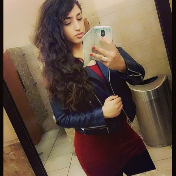 Meet your Posher, Parisa - Picture 3 of 3